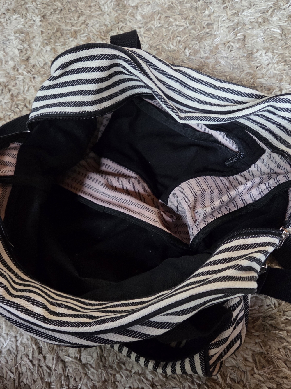 Thirty-One Oversized Weekender - Picture 2 of 4